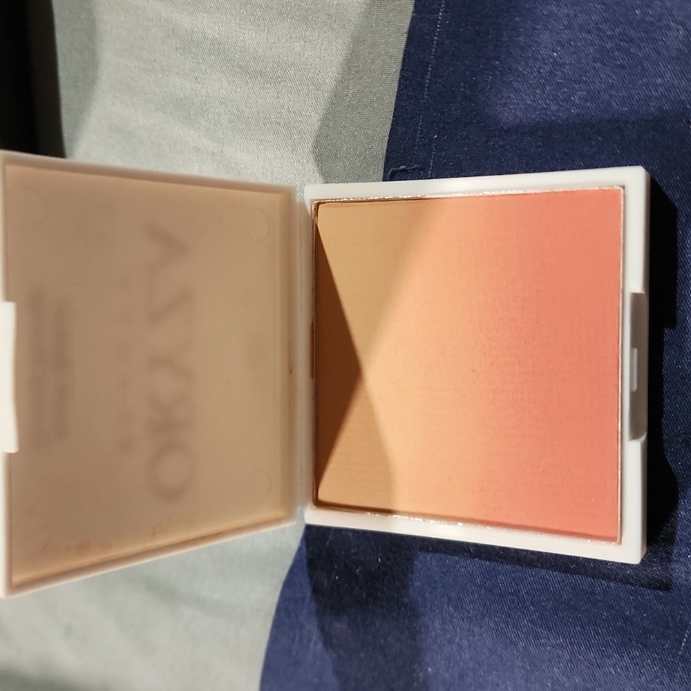 Orszag beauty  Is South Beach on bright blusher